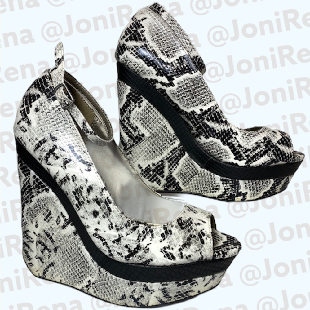 🔥 Sexy Snakeskin Wedges | SIZE 7 🔥🔥